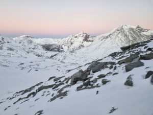 Randonnée en raquettes en Suisse - Yorick Brunet - Along the Ridge - Accompagnateur en montagne