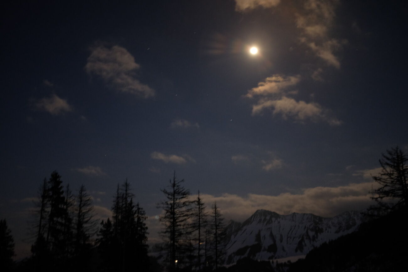Sortie raquettes à la pleine lune - Yorick Brunet - Along the Ridge - Accompagnateur en montagne