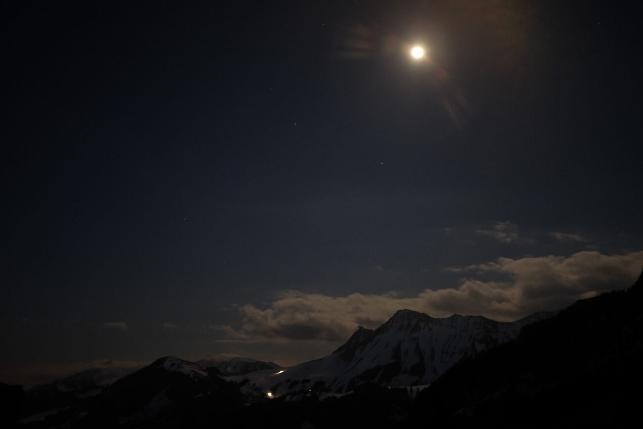 Sortie raquettes à la pleine lune - Yorick Brunet - Along the Ridge - Accompagnateur en montagne